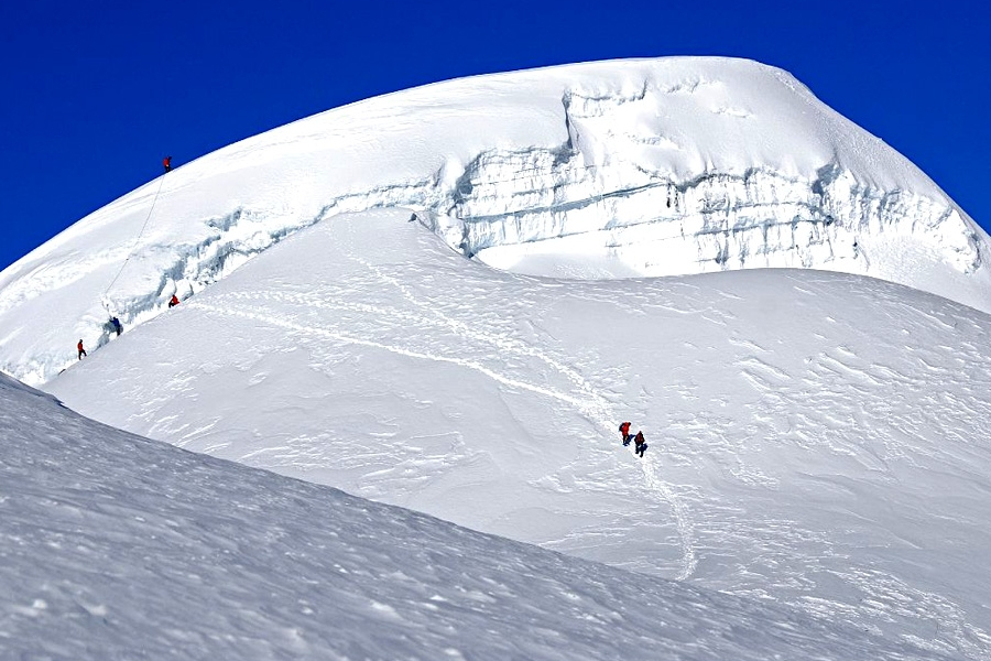 Chulu East Peak Climbing