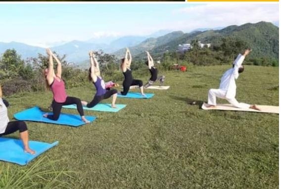 yoga trekking in nepal