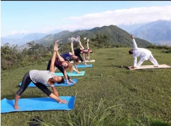 yoga trekking in nepal